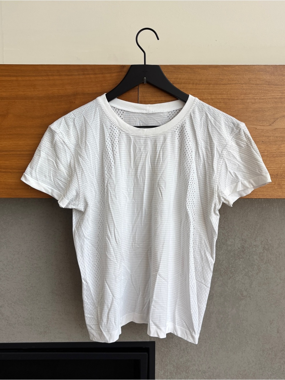 Lululemon Short Sleeve Shirt, Size 8